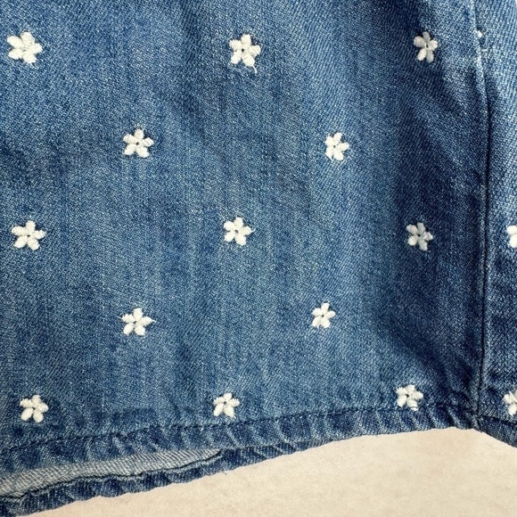 Old Navy Chambray Puff Sleeve Top Womens Sz Xs Embroidered Flower Smocked Chest - Picture 9 of 9